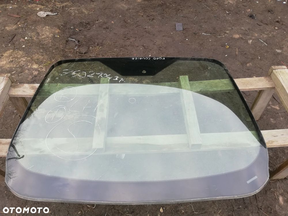 SZYBA PRZEDNIA FORD TOURNEO COURIER - 1
