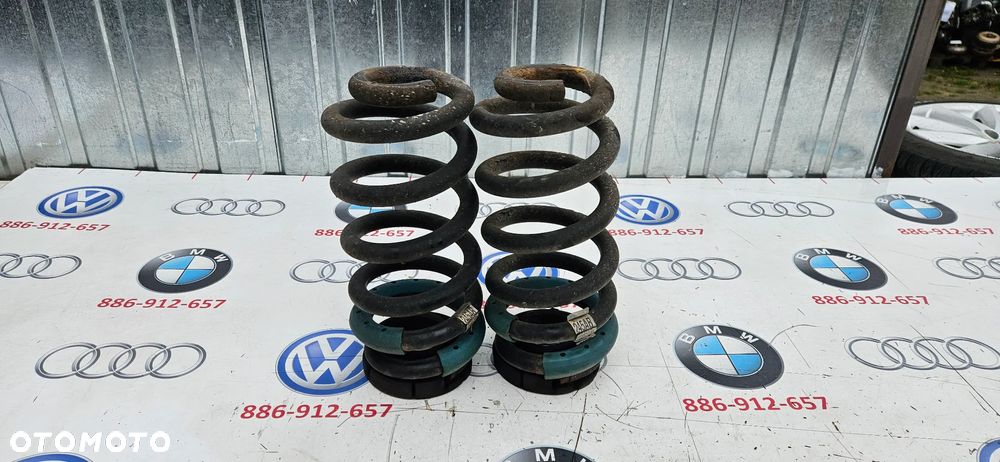 Dodge Durango III Sprężyna zawieszenia tylnego Sprężyny tył  68085245AB - 1