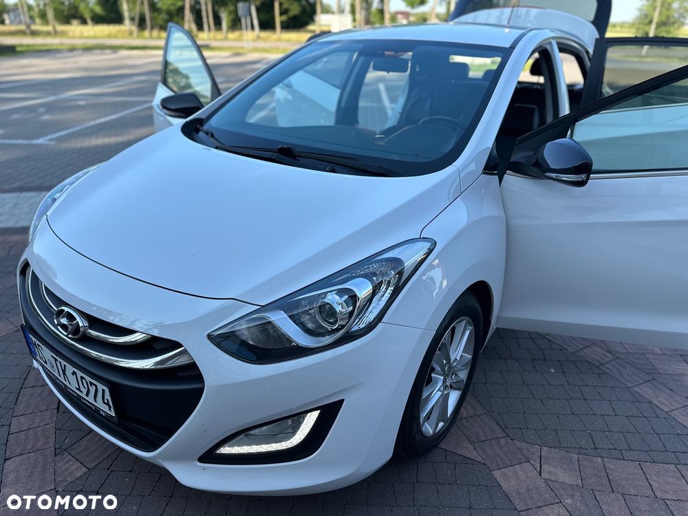 Hyundai i30 1.6 CRDi Fifa World Cup Edition - 20