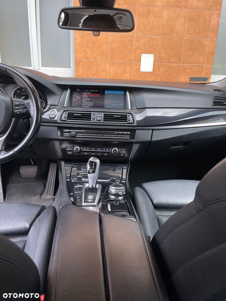 BMW Seria 5 525d Luxury Line - 8