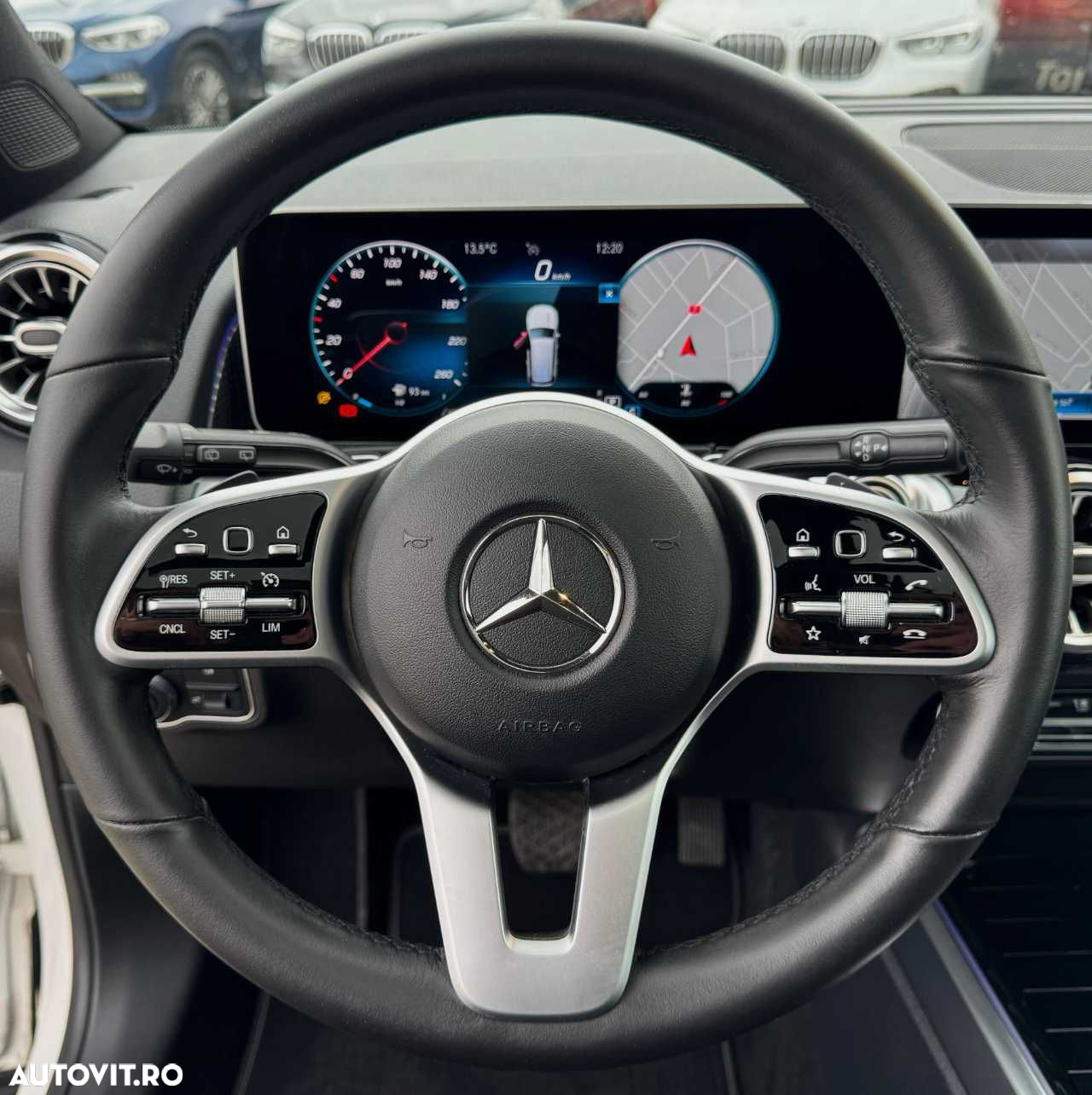 Mercedes-Benz GLB - 27
