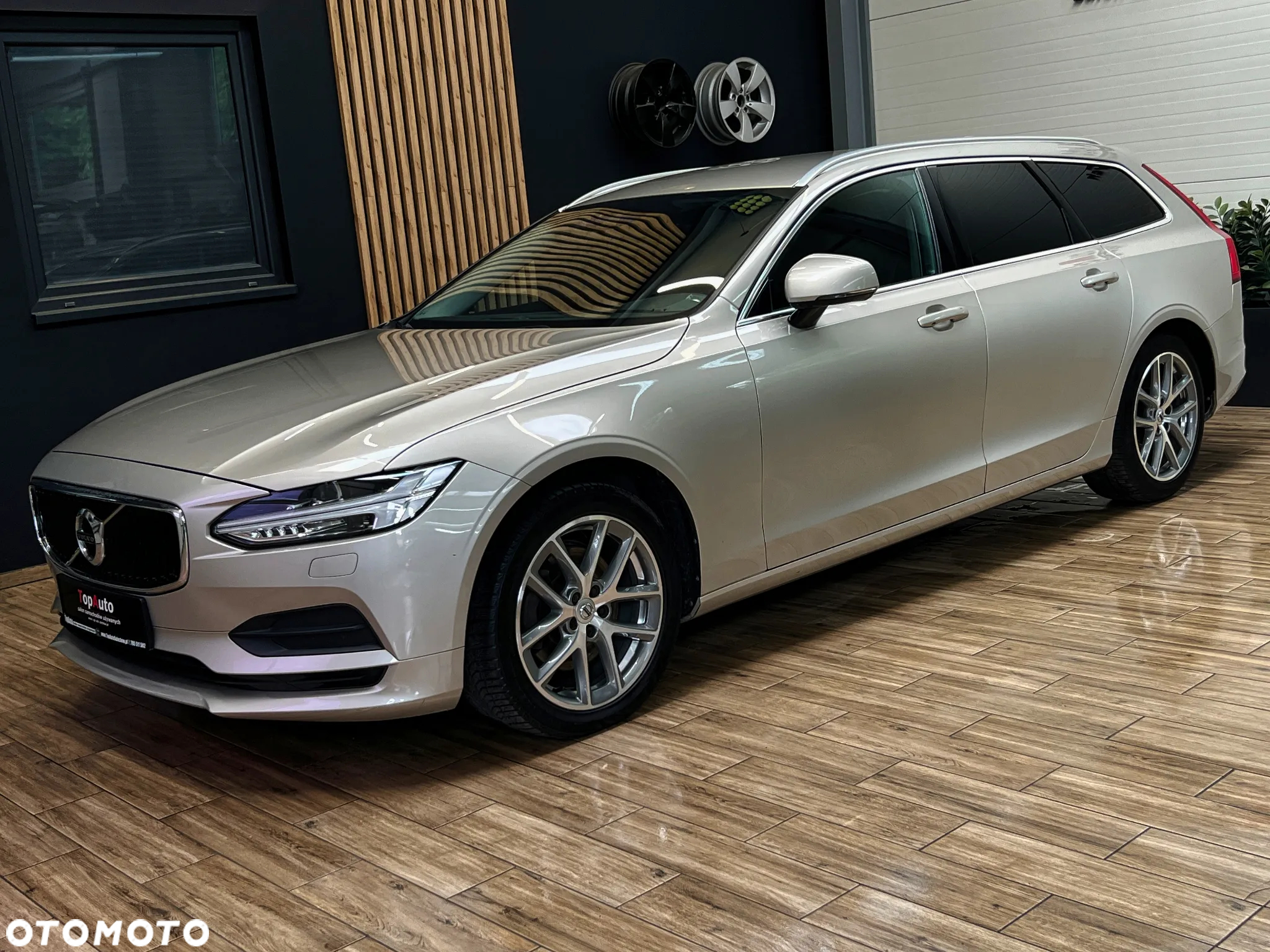 Volvo V90 D4 Momentum Pro - 14