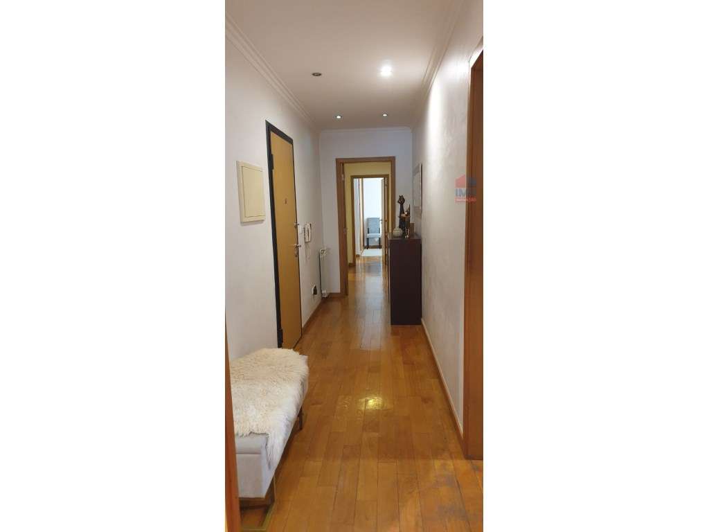 APARTAMENTO T3 COM 2 LUGARES DE GARAGEM NO CENTRO DE VILA REAL - Grande imagem: 3/20
