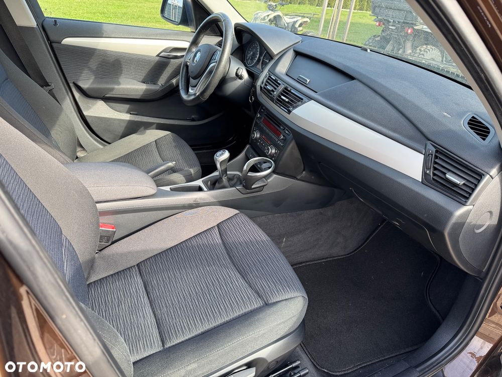 BMW X1 sDrive18d xLine - 24
