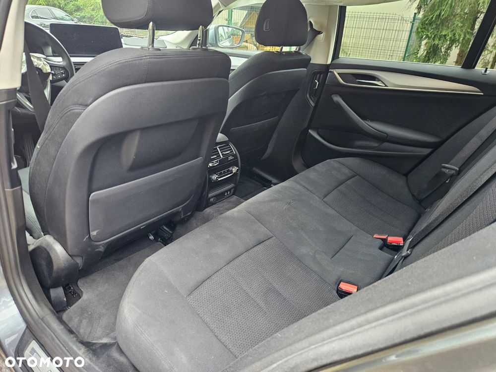 BMW Seria 5 520d xDrive Sport - 29