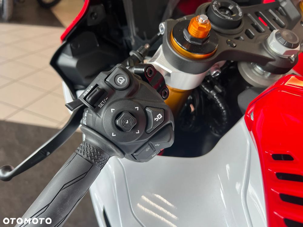 Yamaha R7 - 16