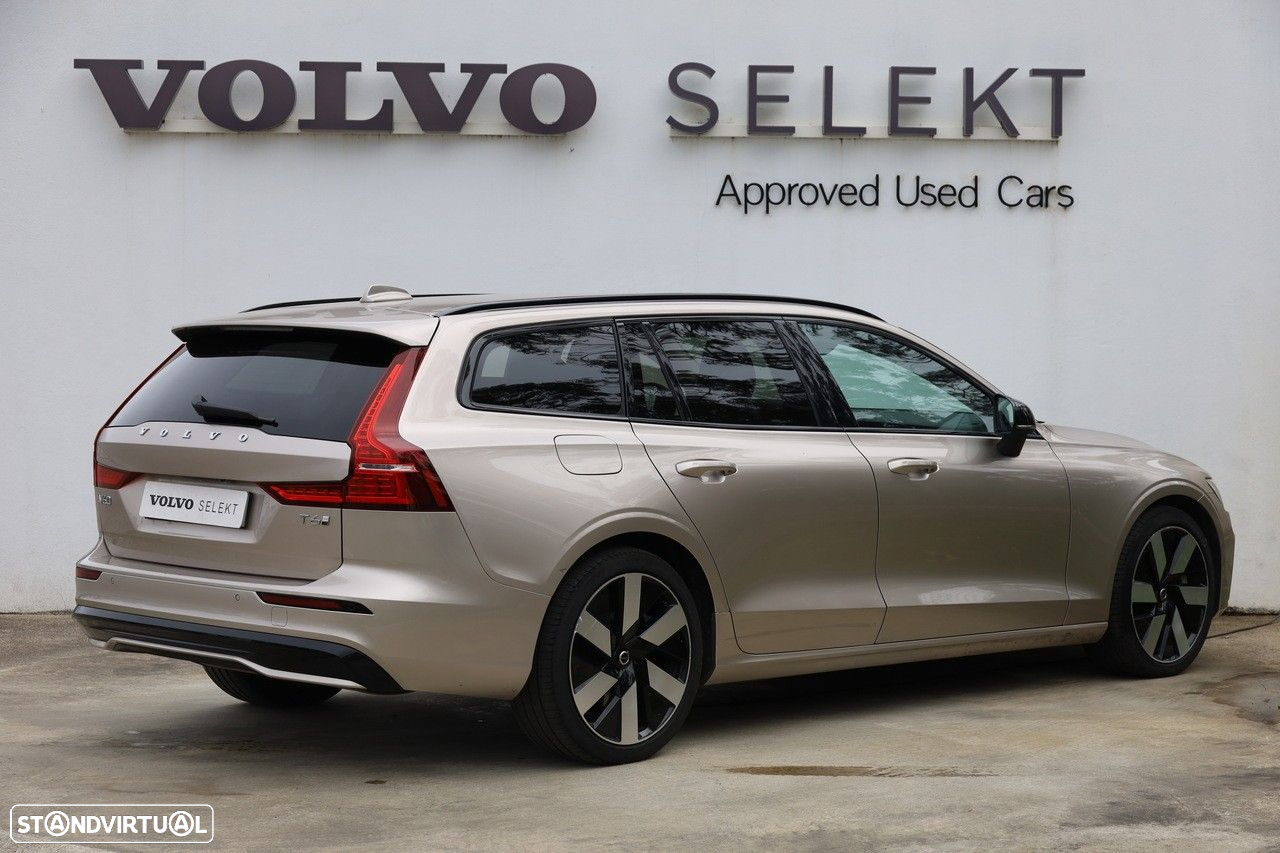 Volvo V60 2.0 T6 AWD TE Plus Dark - 4