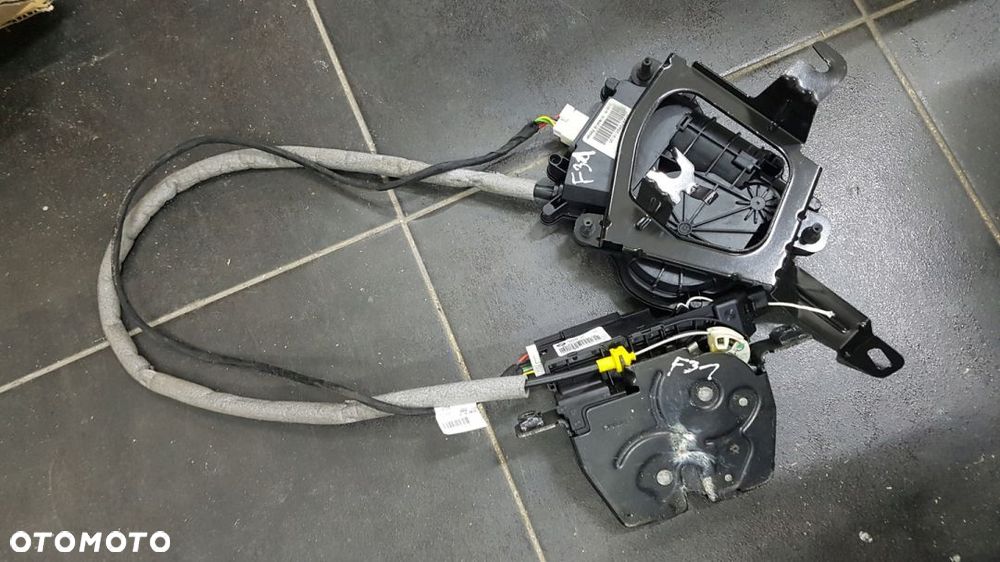 Zamek dociag klapy tyl bmw f31