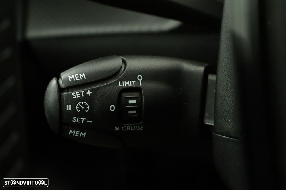 Peugeot 208 1.2 PureTech Style - 18