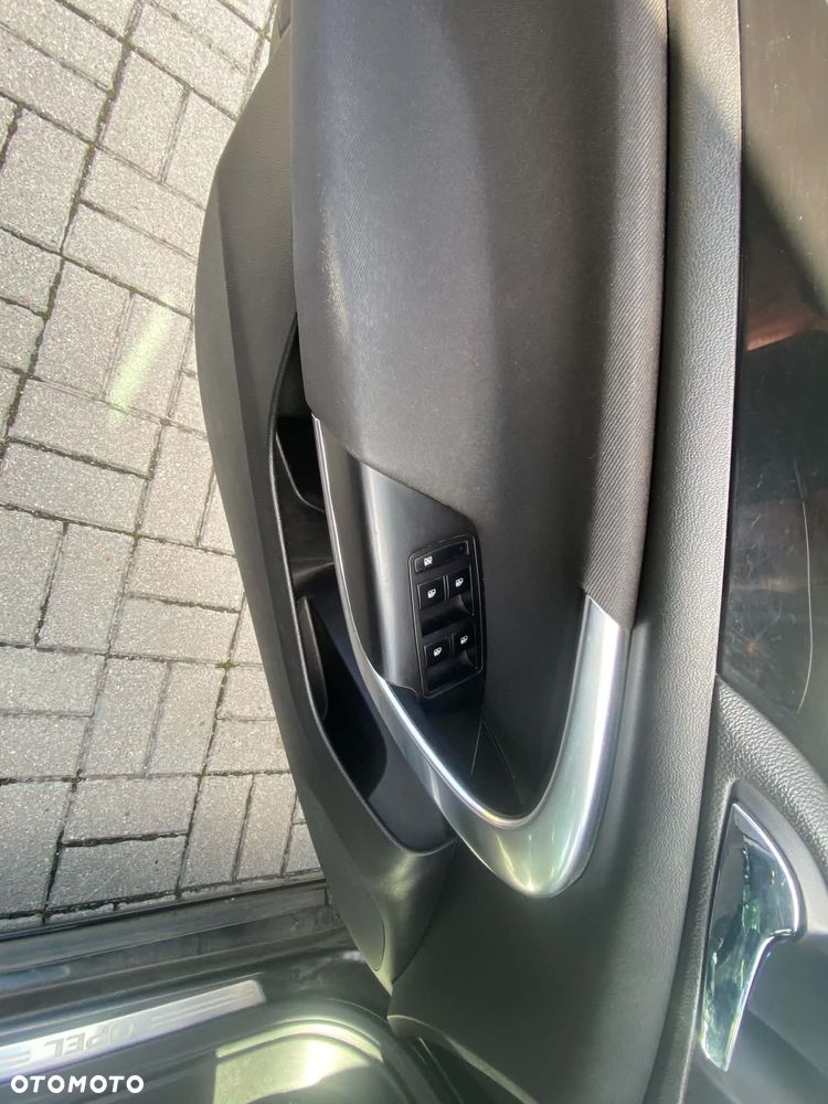 Opel Insignia - 12
