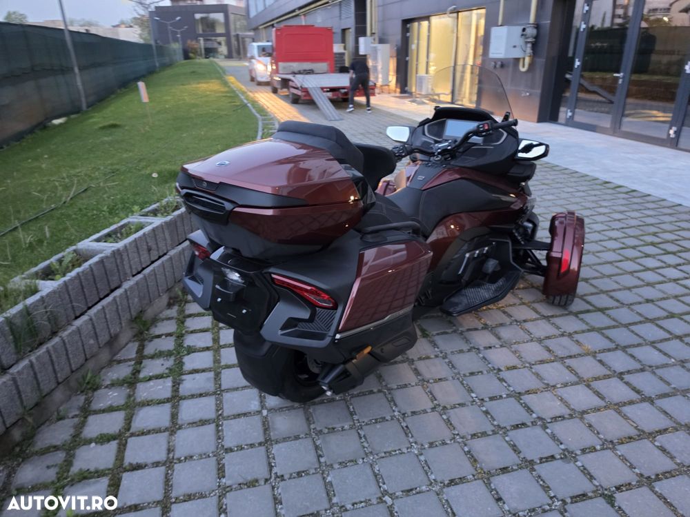 Can-Am Spyder - 11