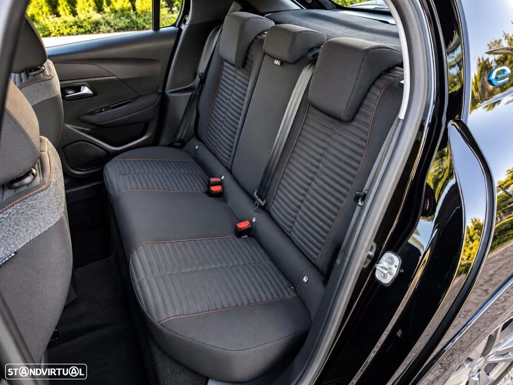 Peugeot e-208 50 kWh Active Pack — fotografia 36