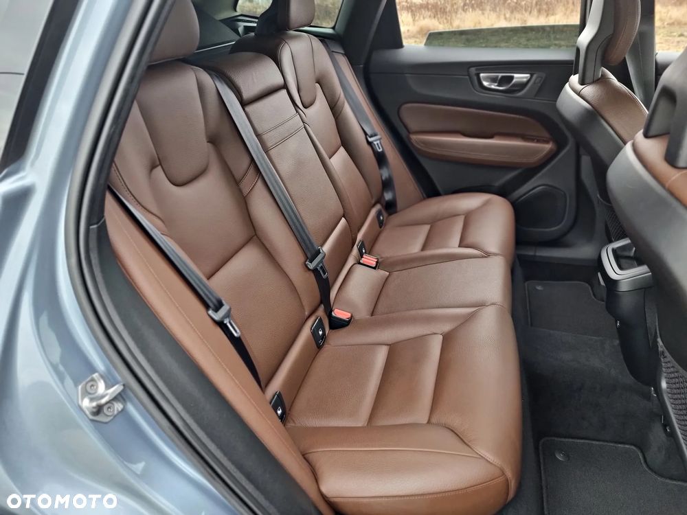 Volvo XC 60 D4 Momentum Pro - 27