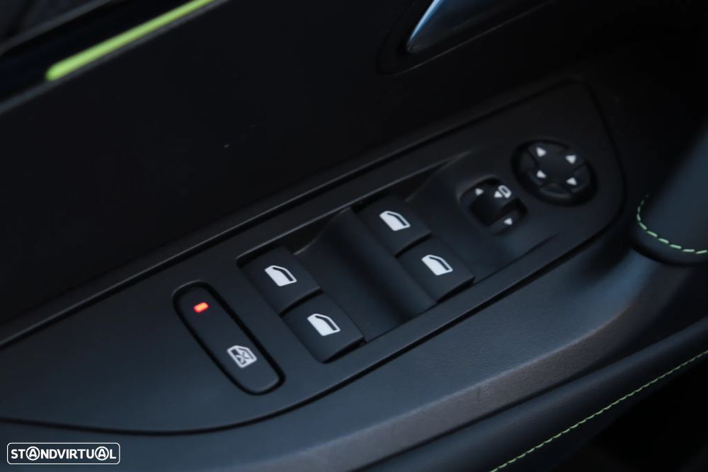 Peugeot 2008 PureTech 130 EAT8 GT - 28