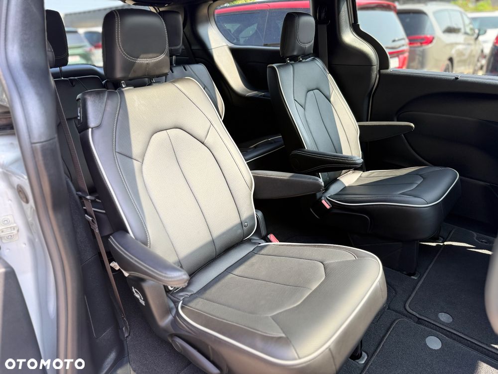 Chrysler Pacifica - 26