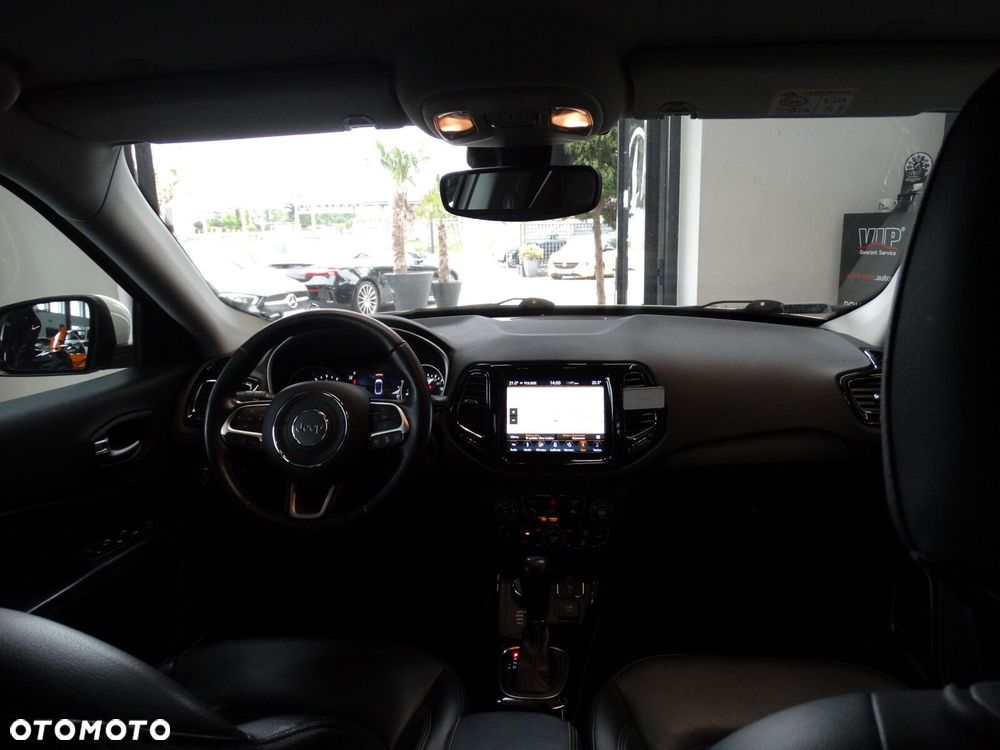 Jeep Compass - 32