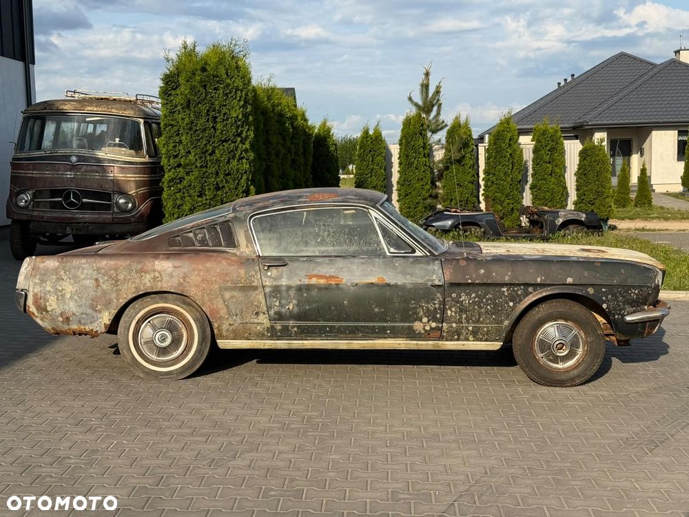 Ford Mustang - 5