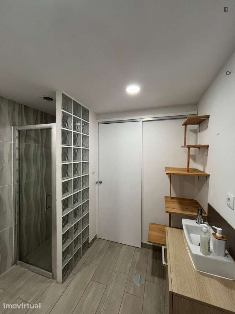 Quarto - localizado em Paranhos Porto - Grande imagem: 3/12