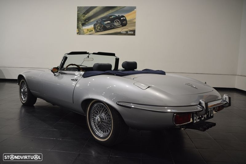 Jaguar E-Type - 16