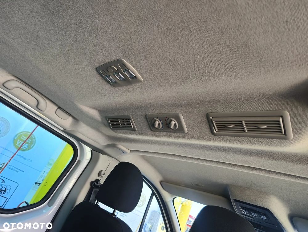 Renault Trafic 2.0 dCi - 9