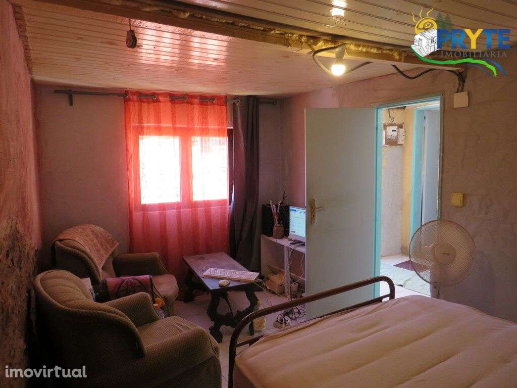 Moradia em fase de renovação situada no concelho de Góis - Grande imagem: 2/22