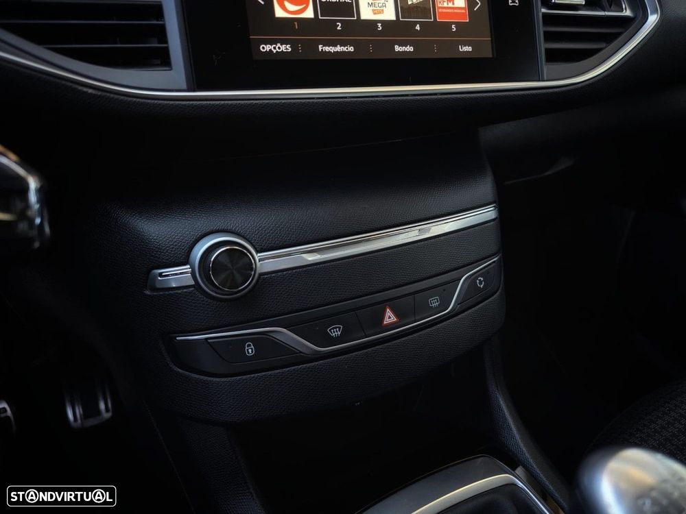 Peugeot 308 1.5 BlueHDi Style J17 - 19