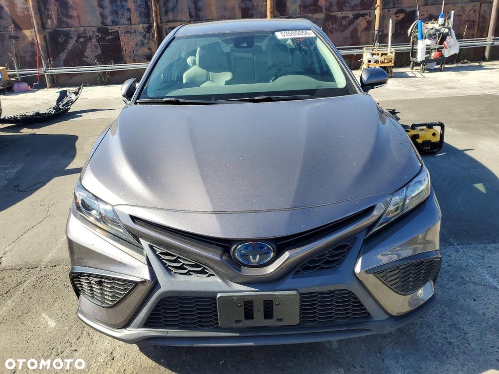 Toyota Camry - 6