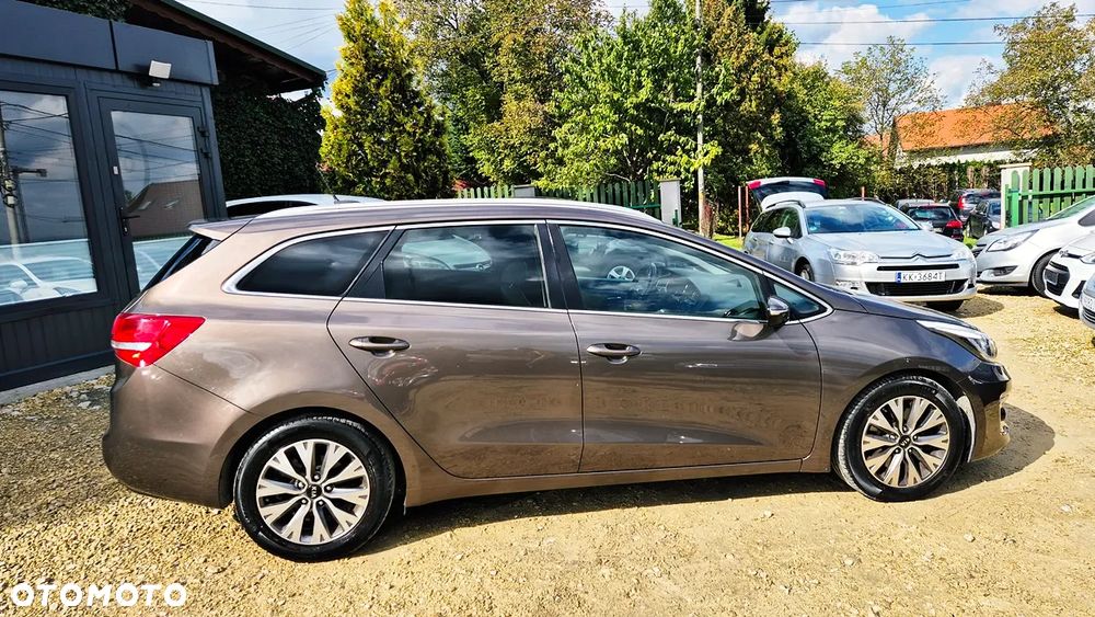 Kia Ceed 1.6 GDI ISG SW Platinum Edition - 11