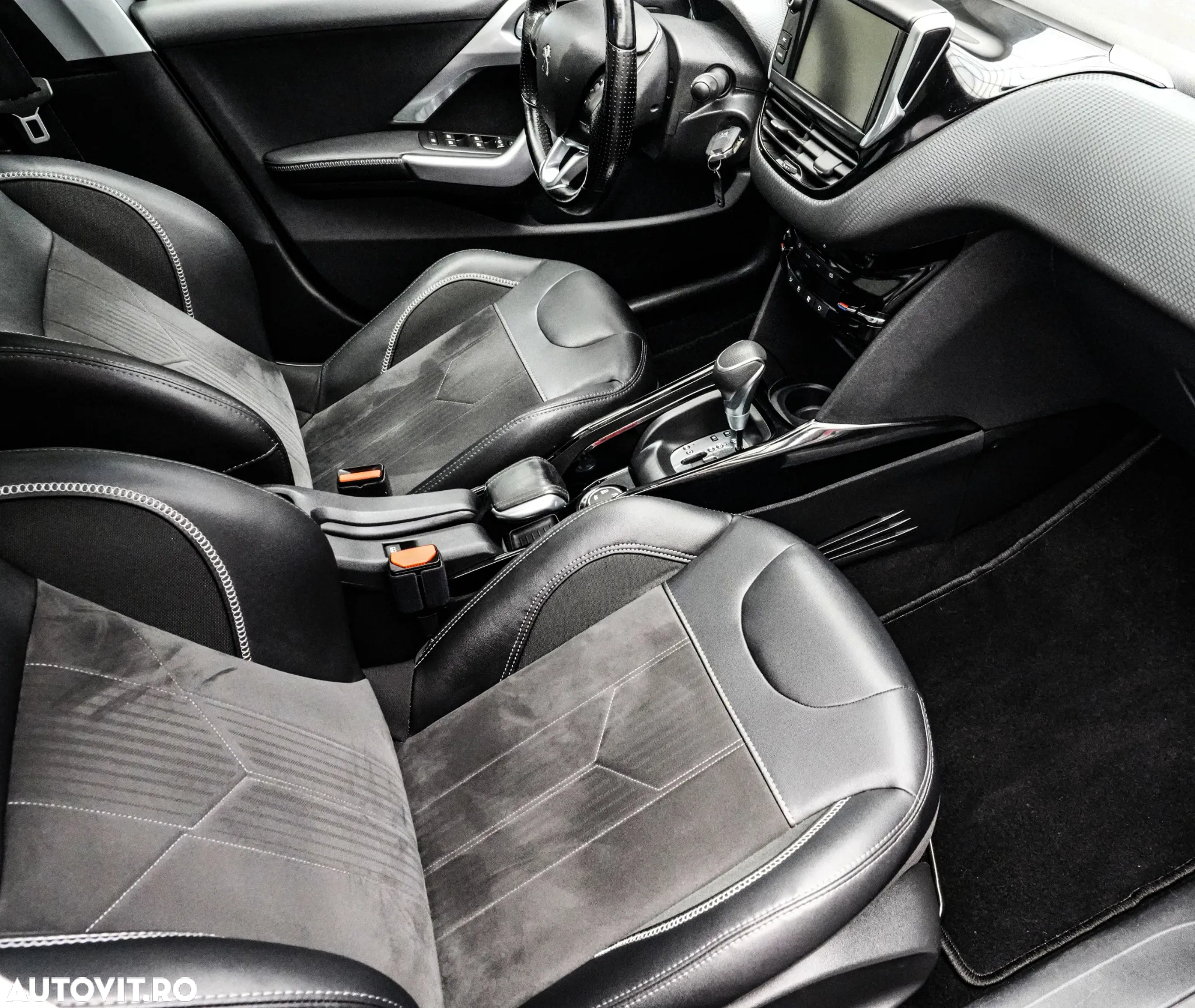 Peugeot 2008 1.2 PureTech Turbo EAT6 S&S Allure - 13