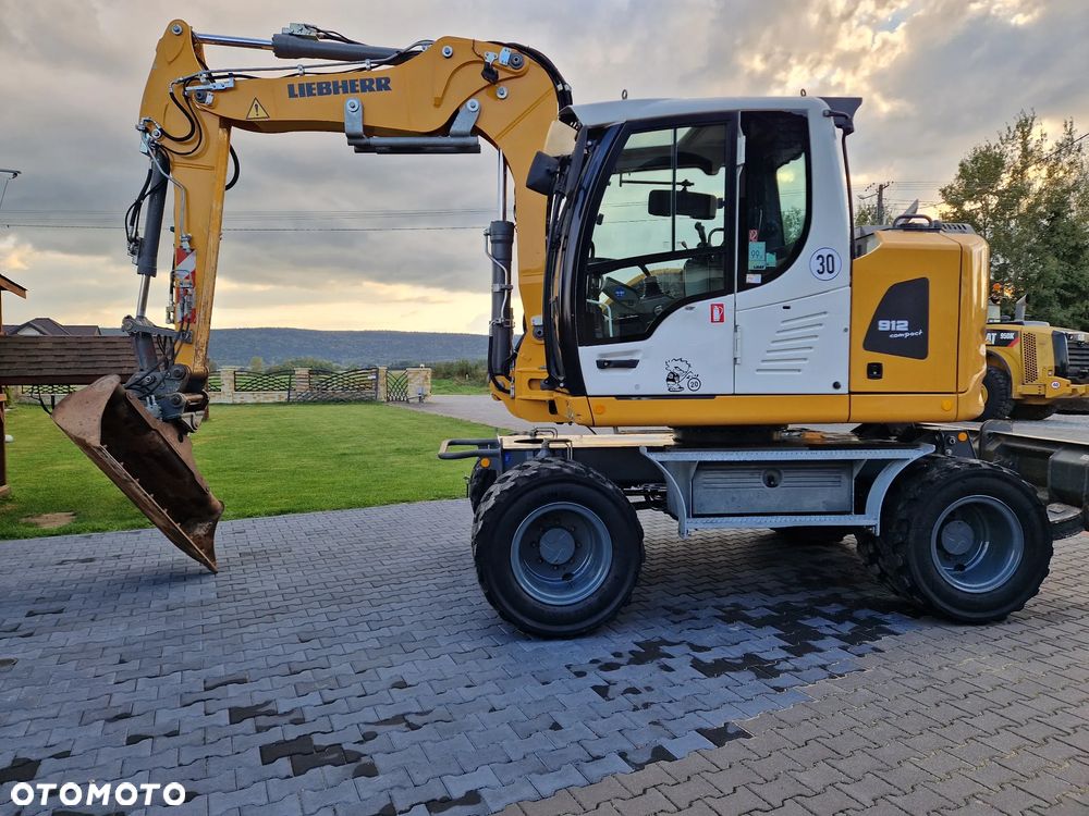Liebherr A912 Compact - 11