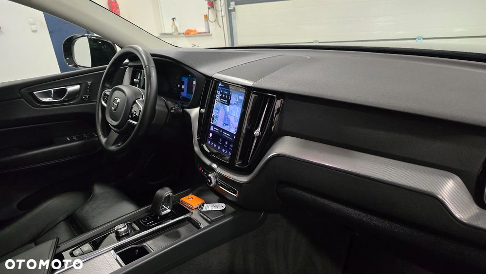 Volvo XC 60 B4 D AWD Ultimate Dark - 21