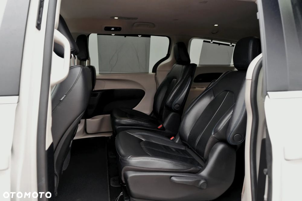 Chrysler Pacifica - 23