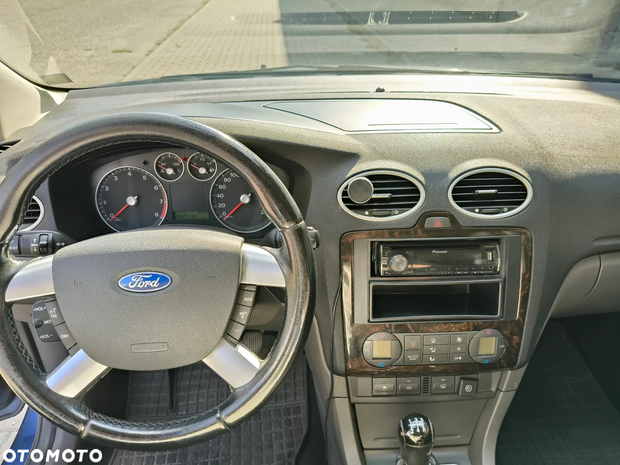 Ford Focus 1.6 Ghia - 6