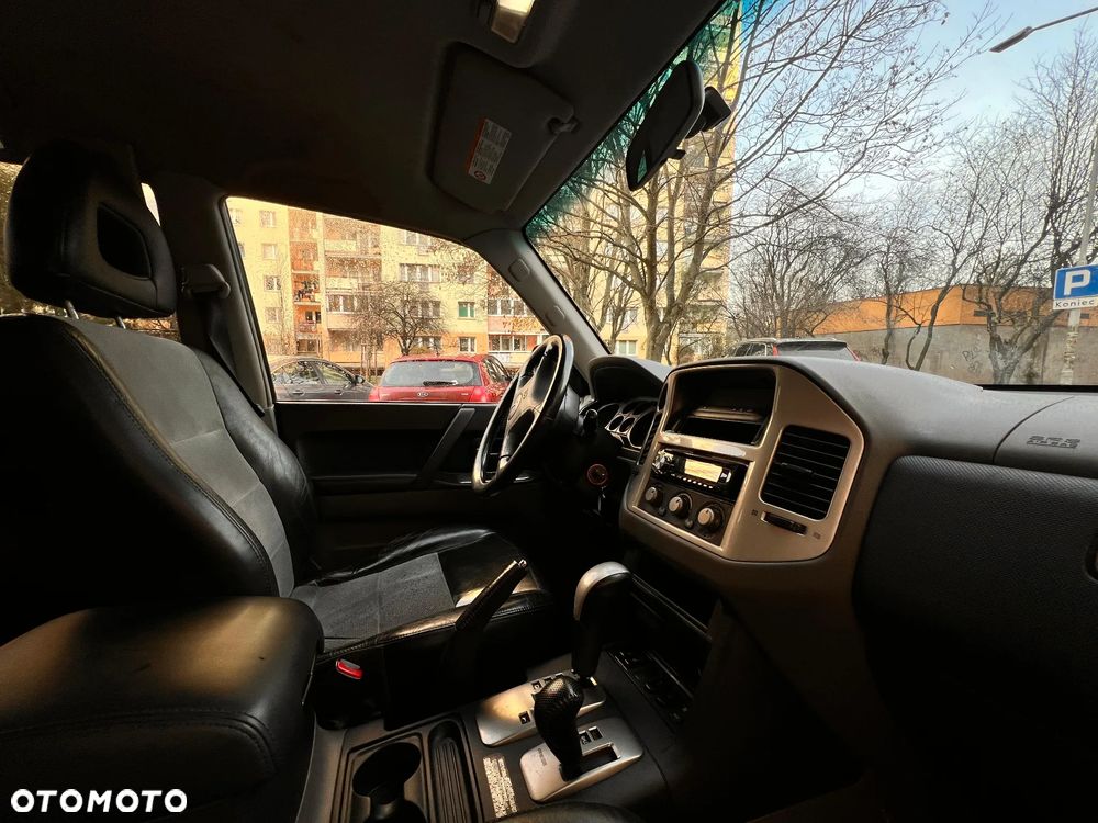 Mitsubishi Pajero 3.2 DID Instyle DAKAR - 13