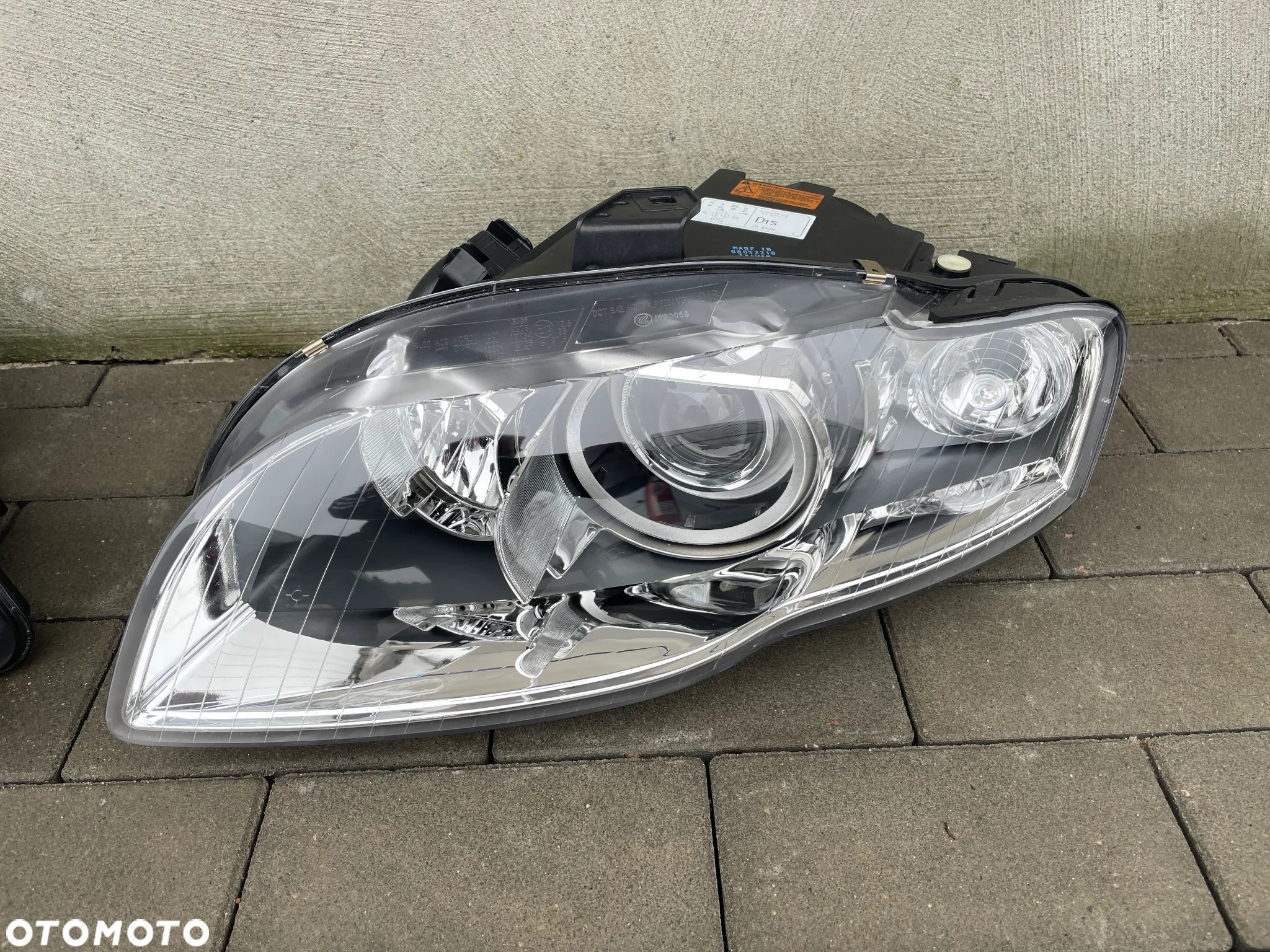 LAMPY PRZEDNIE AUDI A4 B7 LIFT  2006-2008 - NOWE  BI-XENON - 2