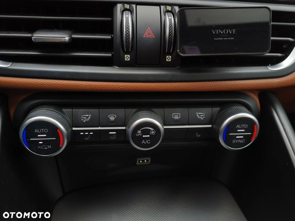 Alfa Romeo Giulia 2.0 Turbo 16V AT8-Q4 Competizione - 30