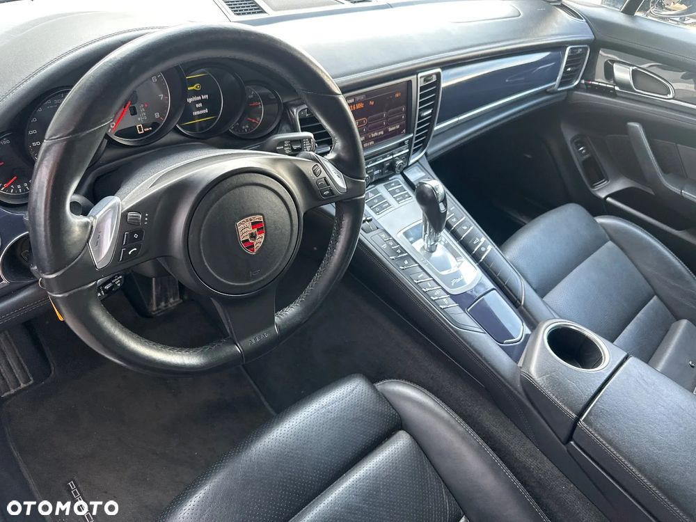 Porsche Panamera 4S - 23
