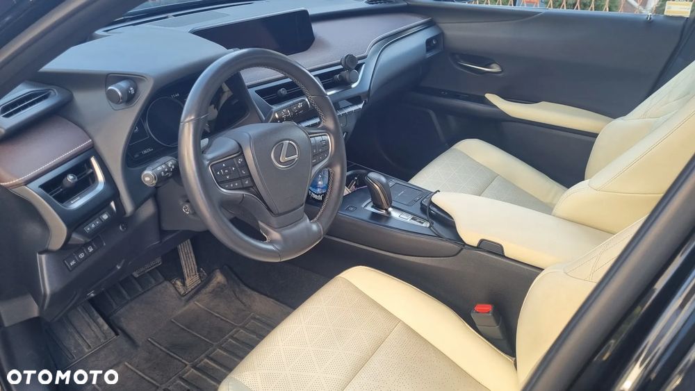 Lexus UX 300e 54.3 kWh Omotenashi 2WD - 2