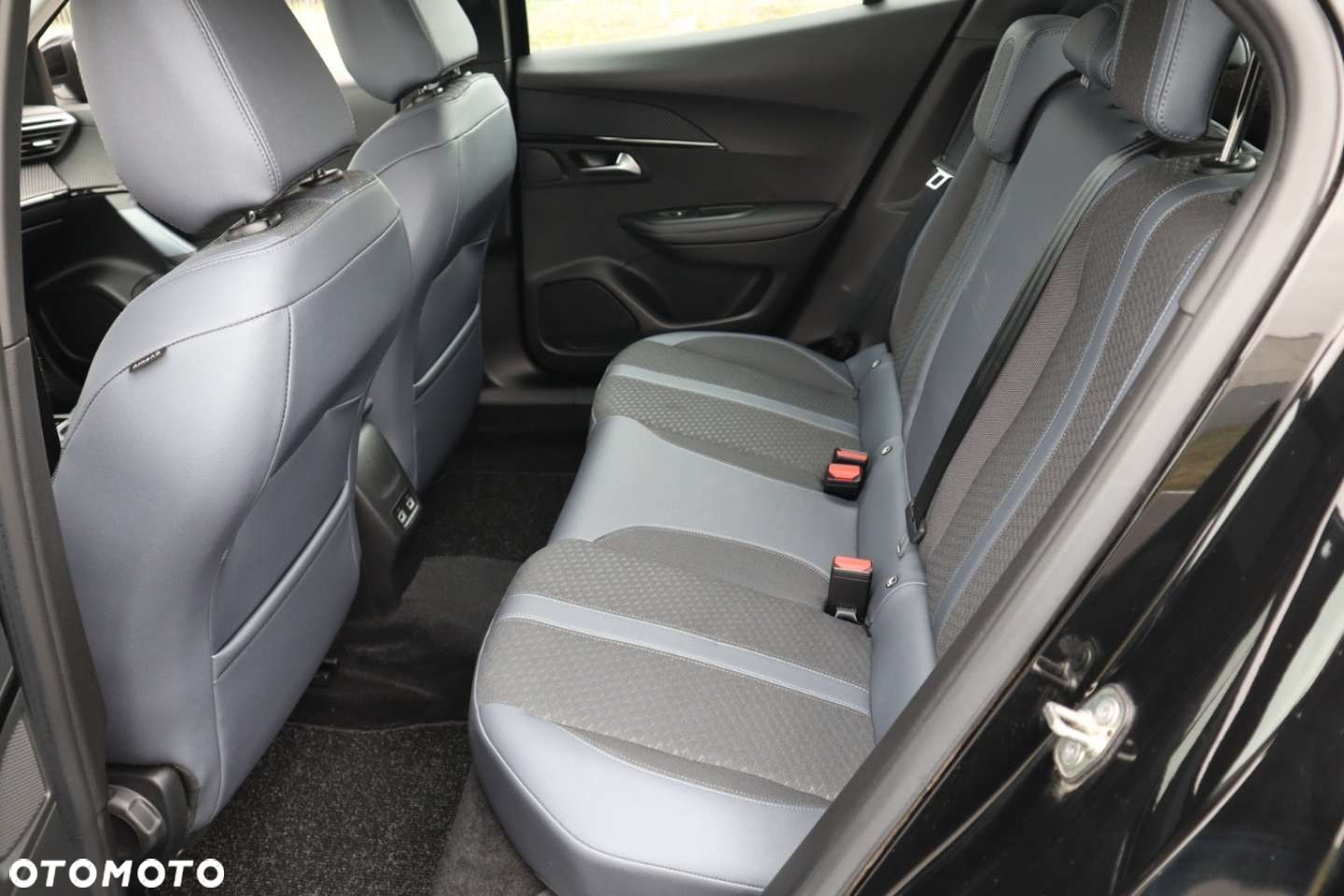 Peugeot 2008 Elektro Allure - 37