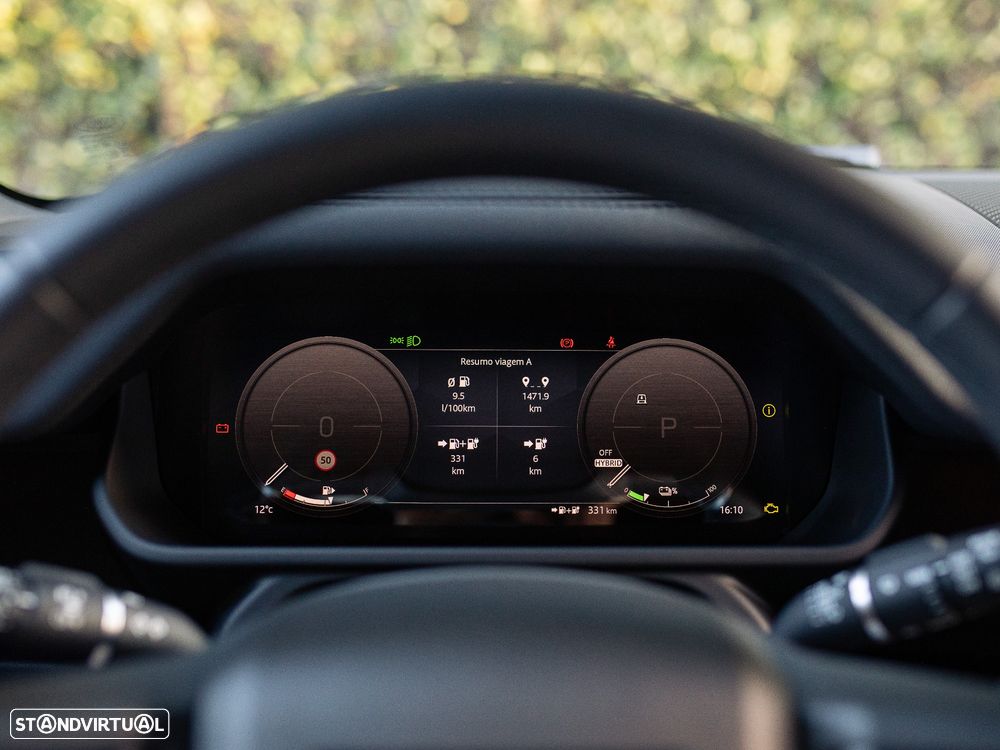 Land Rover Defender 2.0 P300e 110 AWD X-Dynamic SE - 32