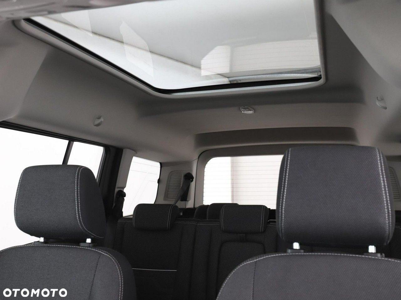 Ford Tourneo Connect Grand - 36