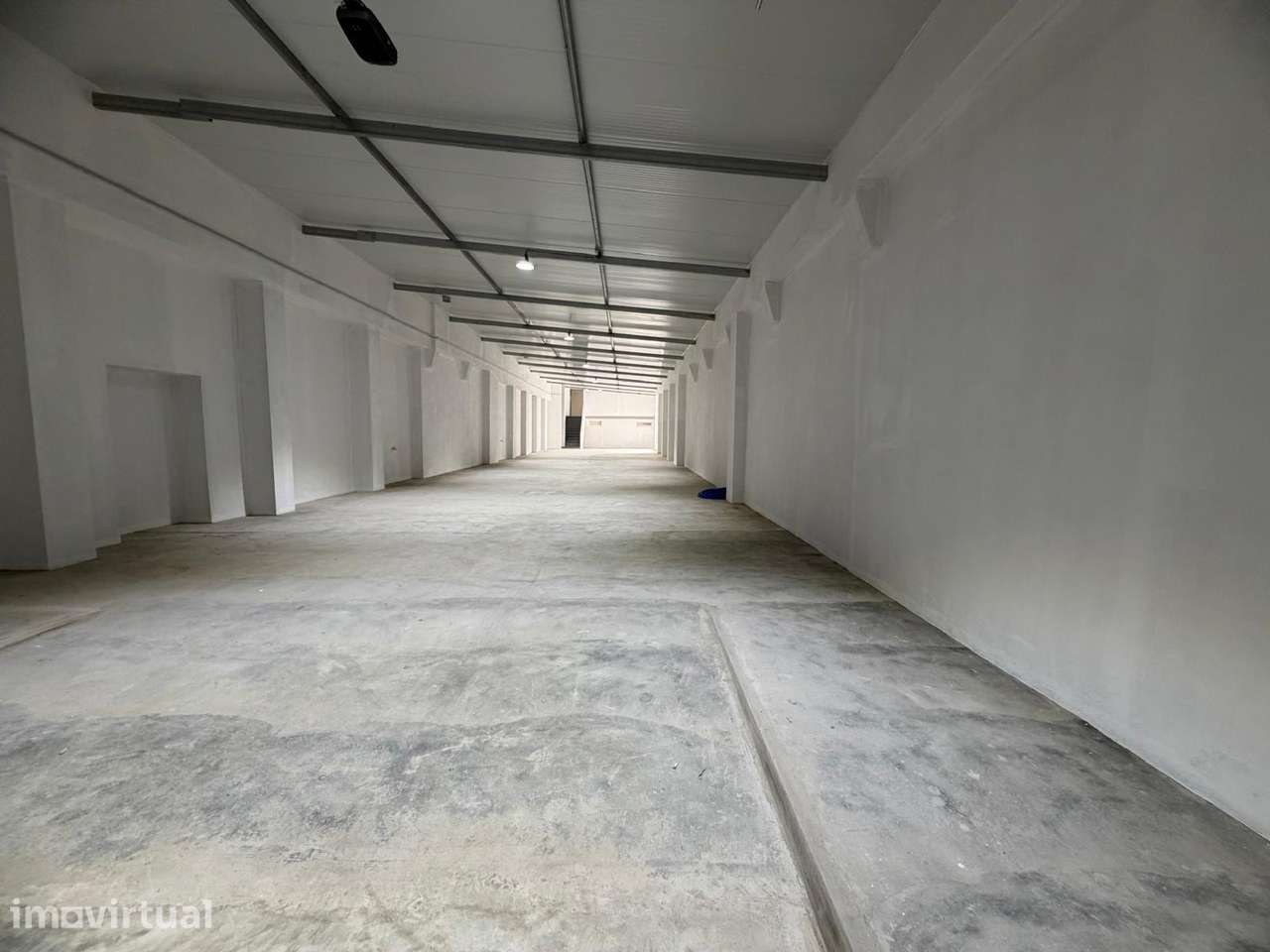Armazém Totalmente Remodelado na Baixa da Banheira - Grande imagem: 3/15