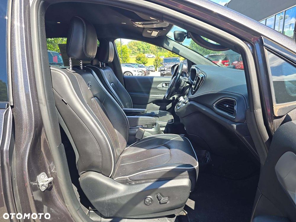 Chrysler Pacifica - 6