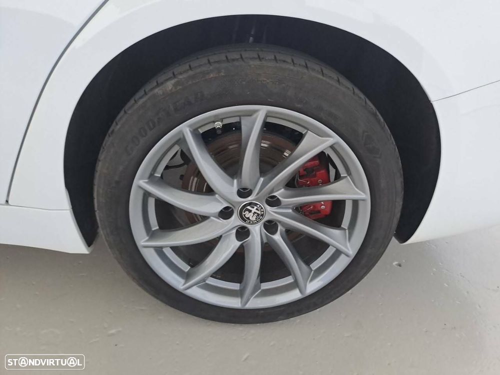 Alfa Romeo Giulia 2.0 T TI Q4 AT8 - 11