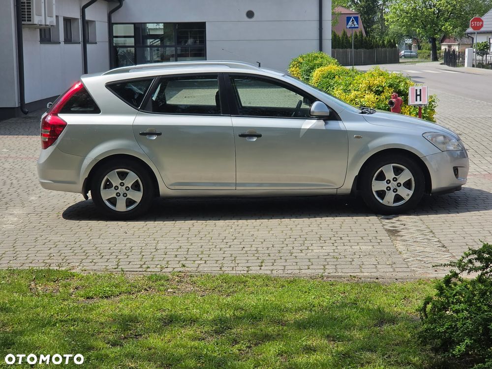 Kia Ceed - 14