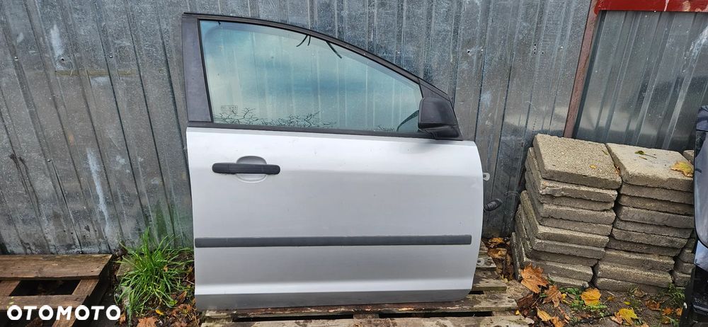 Drzwi przednie prawe srebrne Ford Focus Mk2 03 (bez malowania) - 1