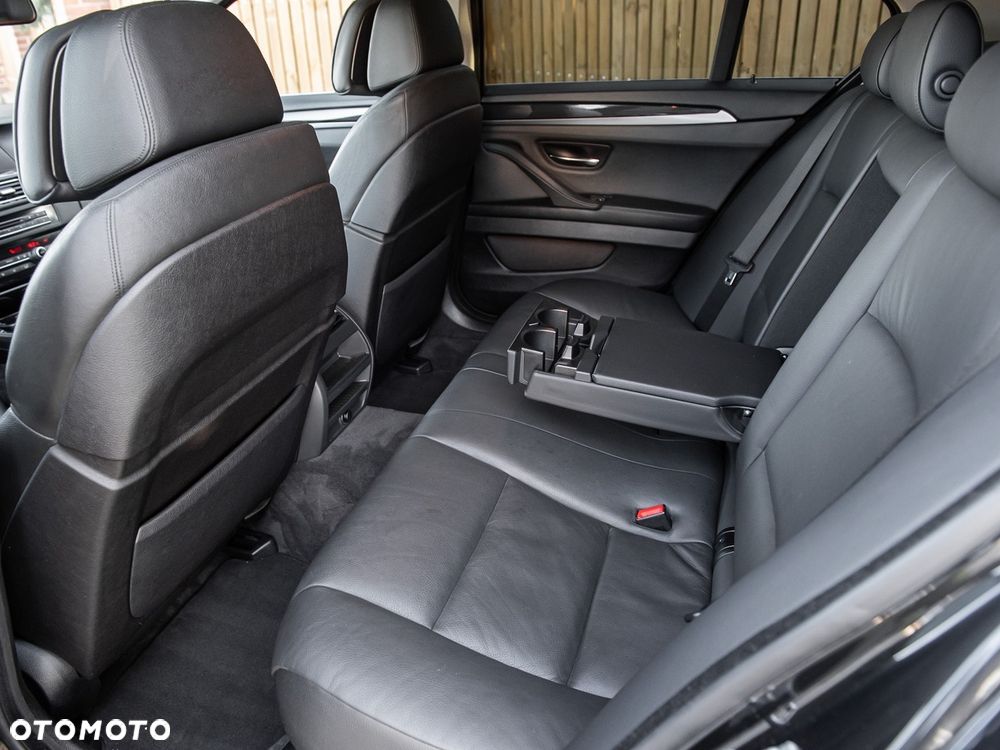 BMW Seria 5 528i xDrive Sport-Aut Luxury Line - 25