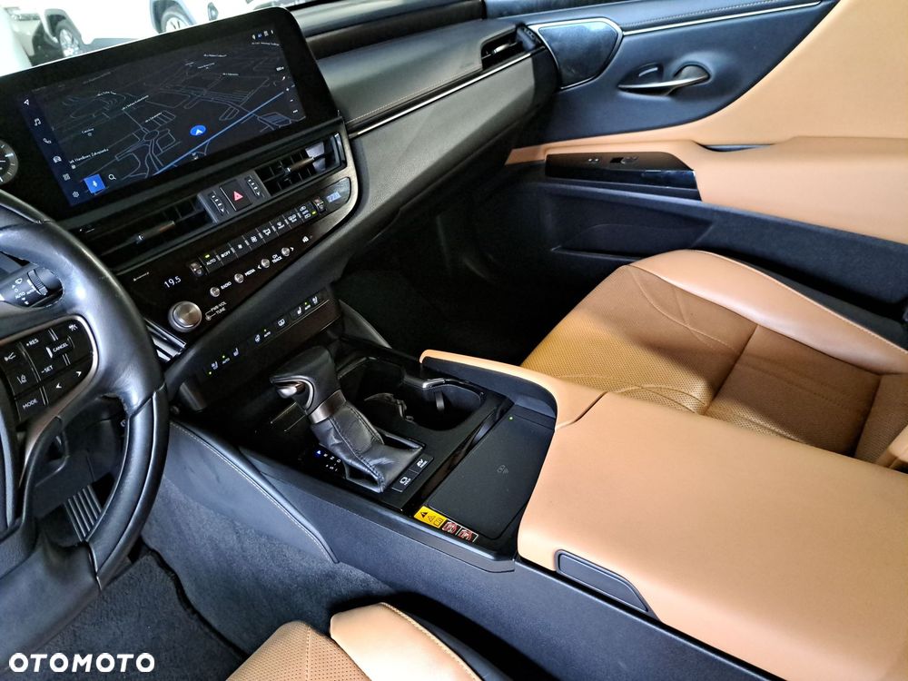 Lexus ES 300h Prestige - 32