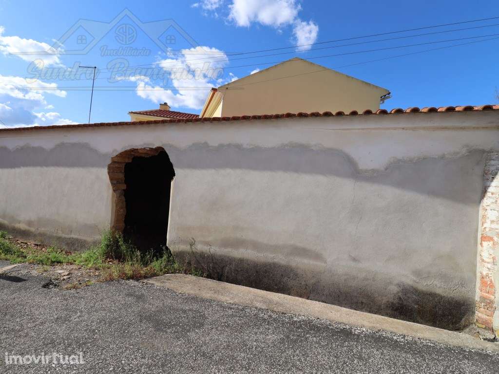 Adega com PROJETO APROVADO para Moradia T2 - Grande imagem: 3/19