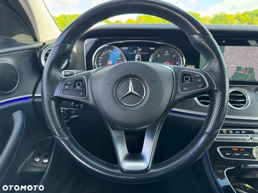 Mercedes-Benz Klasa E 220 d 4-Matic 9G-TRONIC - 28